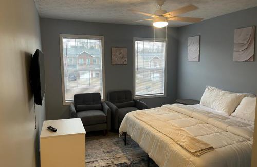 Radcliff Apartment | Stylish 3BR Townhouse
