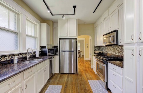 Cooper-Young Historic District House | Stylish Bungalow | Near Cooper-Young, Eats & Beats