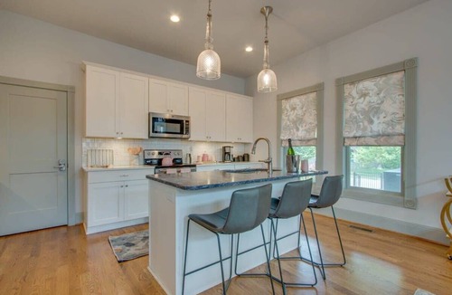 Hillsboro Village Condo | Stylish Charmer around the corner from Belmont U!