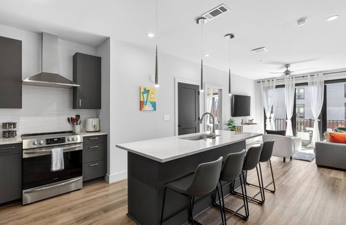 West End Condo | Stylish Condo Pool Access + Firepit | Near Vanderbilt + Gulch | Midtown Stay