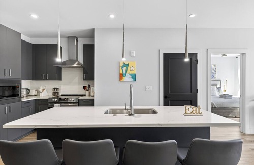 West End Condo | Stylish Condo Pool Access + Firepit | Near Vanderbilt + Gulch | Midtown Stay