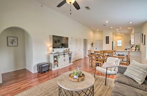Branson Apartment | Stylish Condo with Peaceful Views about 3 Miles to Dtwn!