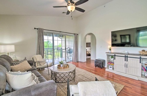 Branson Apartment | Stylish Condo with Peaceful Views about 3 Miles to Dtwn!