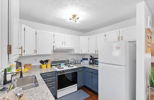 Lexington House | Stylish Hartland Location! 2 King Bedrooms 2 Full Baths Fenced Yard