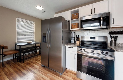 Tower Homes House | Stylish KC 3BR Home with Office w/Trundle, perfect for Long Stays
