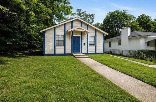 Tower Homes House | Stylish KC 3BR Home with Office w/Trundle, perfect for Long Stays