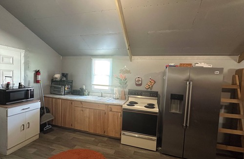 Winona Cabin | Stylish Newell Remodeled Cabin. Sleeps up to 7. Direct Access to Brimstone. Pets