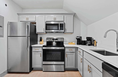 Downtown Louisville Apartment | Stylish studio in Louisville's medical district