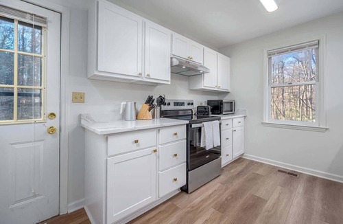 Cary Condo | Stylish Townhouse Near Downtown Cary