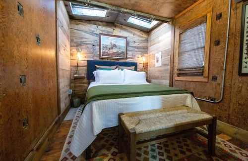 Canyon House | Stylishly Renovated Train Sunsets for miles near I27, WTAMU and Palo Duro Canyon