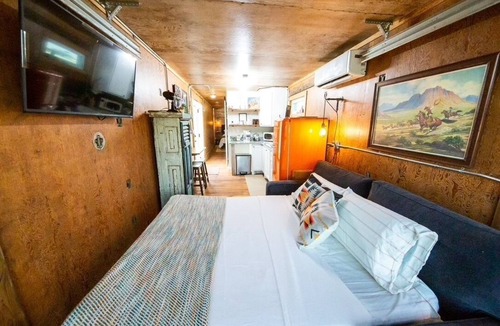 Canyon House | Stylishly Renovated Train Sunsets for miles near I27, WTAMU and Palo Duro Canyon