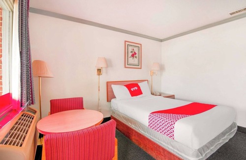 Durham Hotel | Suburban Escape with Comfy Bed + Proximity to Downtown Durham