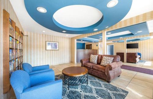 Branson Theater District Hotel | Suburban Studios Branson On The Strip