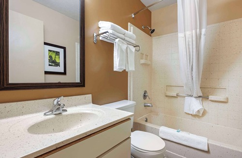 Jeffersontown Hotel | Suburban Studios Louisville East