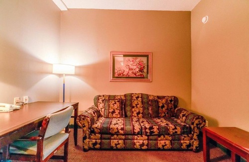Jonesboro Apartment | Suite - King Bed Non - Smoking