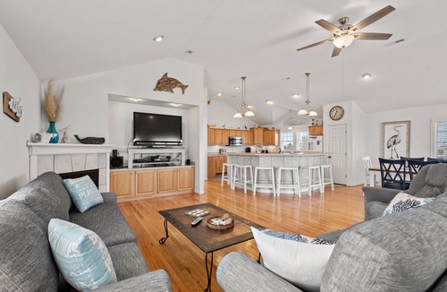 South Nags Head House | Summer Rental: Semi-oceanfront, Pool, Rec Room