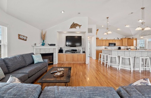 South Nags Head House | Summer Rental: Semi-oceanfront, Pool, Rec Room