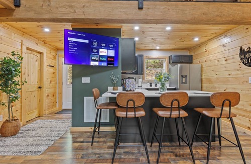 Campton Cabin | Summer Retreat! w/Hot Tub, Sauna & Firepit near Natural Bridge SP + RRG trails!