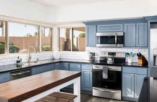 Alhambra House | Sun Valley Estate 9BR Sparkling Pool+Putt-Putt