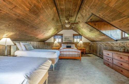 Ten Mile House | Sunfish Lodge Historic Cabin on Lakefront