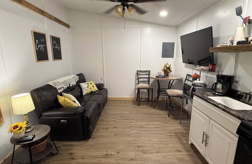 Lamont Cabin | Sunflower Cabin - Peaceful Stay w/Fire Pits & Kayaks