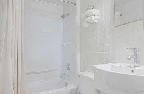 Hiawatha Hotel | Sunflower Motel Hiawatha By OYO