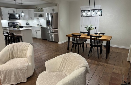 Biggs Field House | Sunny El paso family stay and Pool