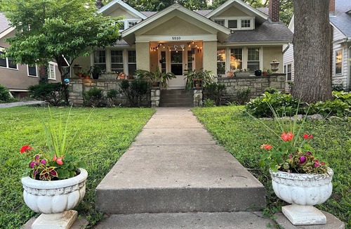 South Kansas City House | Sunny, safe, walkable house with King bed and AC