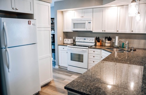 Table Rock Condo | Sunroom, Indoor/Outdoor Pools, Golf, Etc - Pointe Royale!