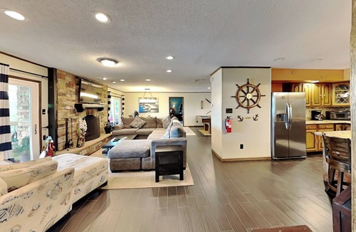 Dandridge Cabin | Sunset Cove | Pet-Friendly w/Heated Pool + Game Room