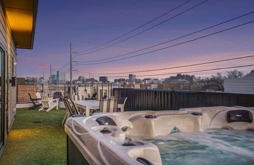 Hadley - Washington House | Sunset-Expansive Patio & Hot Tub-Mins to Broadway