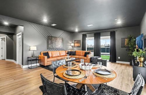 Hadley - Washington House | Sunset-Expansive Patio & Hot Tub-Mins to Broadway