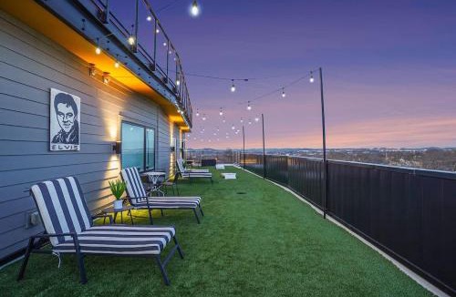 Hadley - Washington House | Sunset-Expansive Patio & Hot Tub-Mins to Broadway