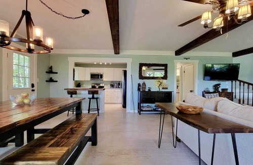 Bryson City Cabin | Sunset Point: mountain view hot tub + fire pit
