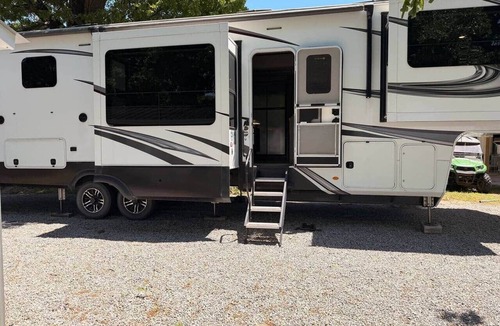 Eufaula House | Sunset Shores RV: Waterfront and steps to boat ramp!