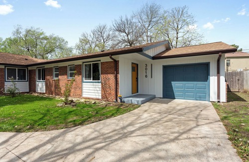 Sunset Hills House | Sunshine on 7th: Pet Friendly, 2-bedroom house, walking distance to KU!