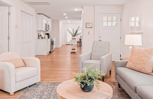 Morehead City House | Sunshine Vibes - Coastal Home close to Front St and Local Beaches