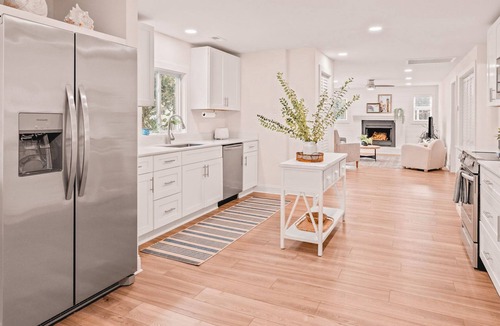 Morehead City House | Sunshine Vibes - Coastal Home close to Front St and Local Beaches