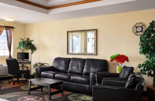 Holton Hotel | Super 8 by Wyndham Holton