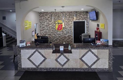 Winnetonka Hotel | Super 8 by Wyndham Kansas City