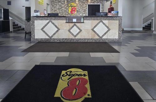 Winnetonka Hotel | Super 8 by Wyndham Kansas City