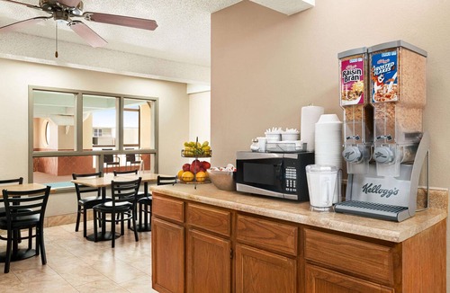 Liberal Hotel | Super 8 by Wyndham Liberal KS