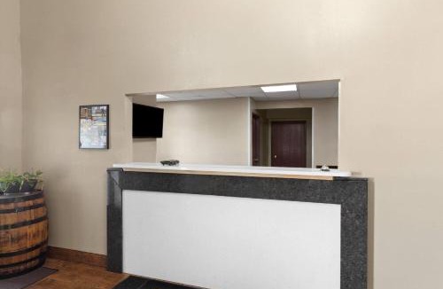 Shepherdsville Hotel | Super 8 by Wyndham Shepherdsville - Louisville South I65
