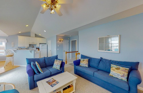 Surf City House | Surf City 4BR Close to Town with Hot Tub!