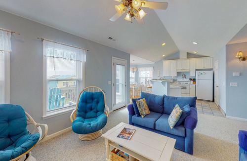 Surf City House | Surf City 4BR Close to Town with Hot Tub!