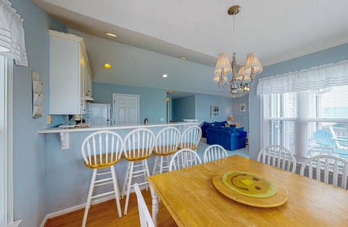 Surf City House | Surf City 4BR Close to Town with Hot Tub!