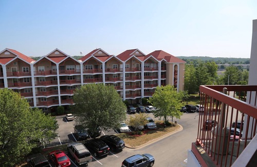 Branson Condo | Surrey Grand Crowne next to golf course in Branson MO. Enjoy!