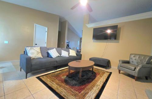 Hubert House | Sweet Savanna Stay