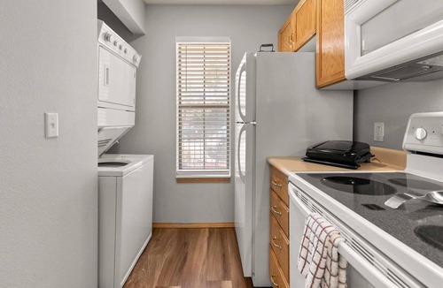 Hollister Condo | Table Rock Condo- Huge Deck, New Flooring!-Private Marina On-Site
