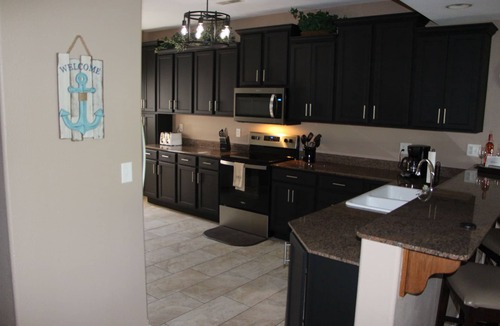 Indian Point Condo | Table Rock Lake, Luxury Lake front condo, jacuzzi ,5 min to Silver Dollar City